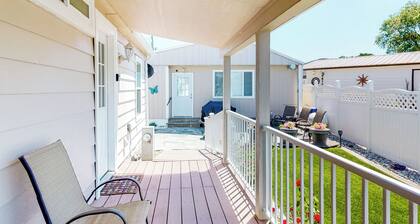 Paradise Point: Lakefront Escape w/ Views