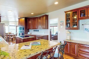 Interior - Paradise Point: Lakefront Escape w/ Views (Seven Bays)