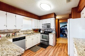 Fridge, microwave, stovetop, dishwasher - Laid-Back Lake House' w/ Wraparound Deck (Kemp)