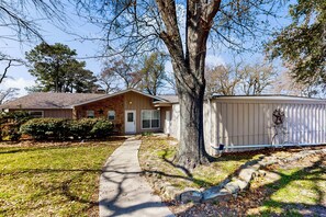 Exterior - Laid-Back Lake House' w/ Wraparound Deck (Kemp)