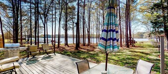 Dog-Friendly Lakefront Home w/ Dock in Saluda