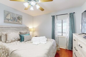 2 bedrooms, Internet, bed sheets - Myrtle Beach Getaway w/ Outdoor Pool, Near Outlets (North Myrtle Beach)