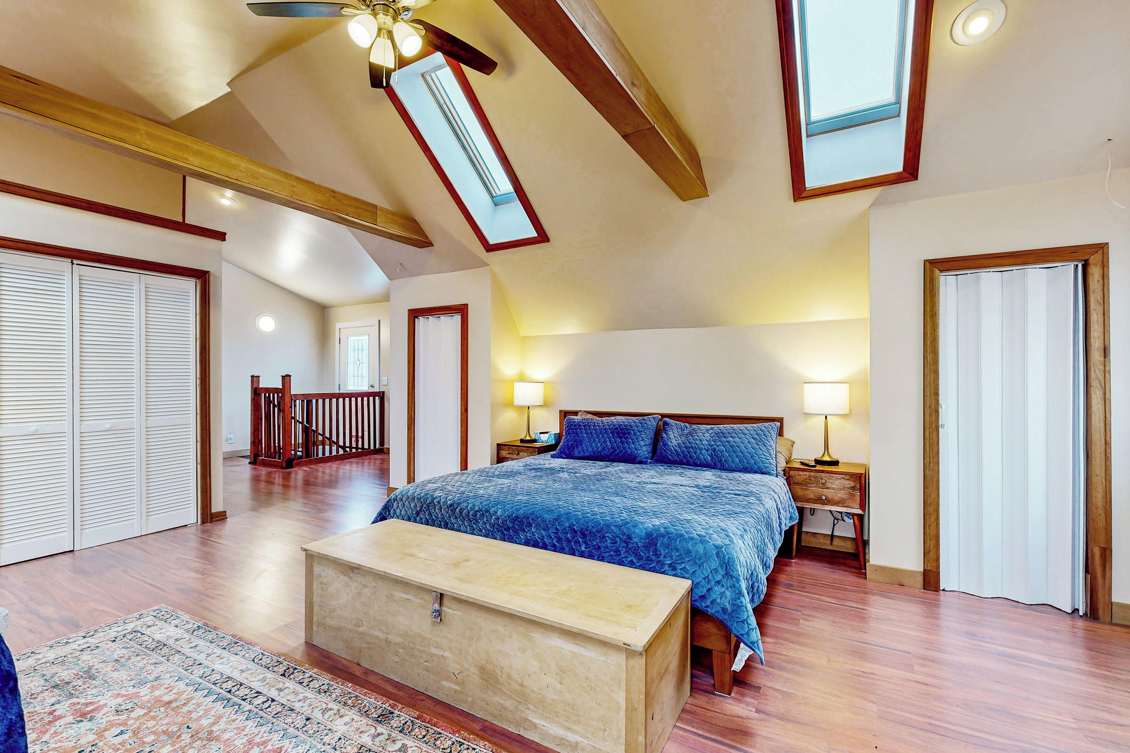 2 bedrooms, desk, iron/ironing board, internet
