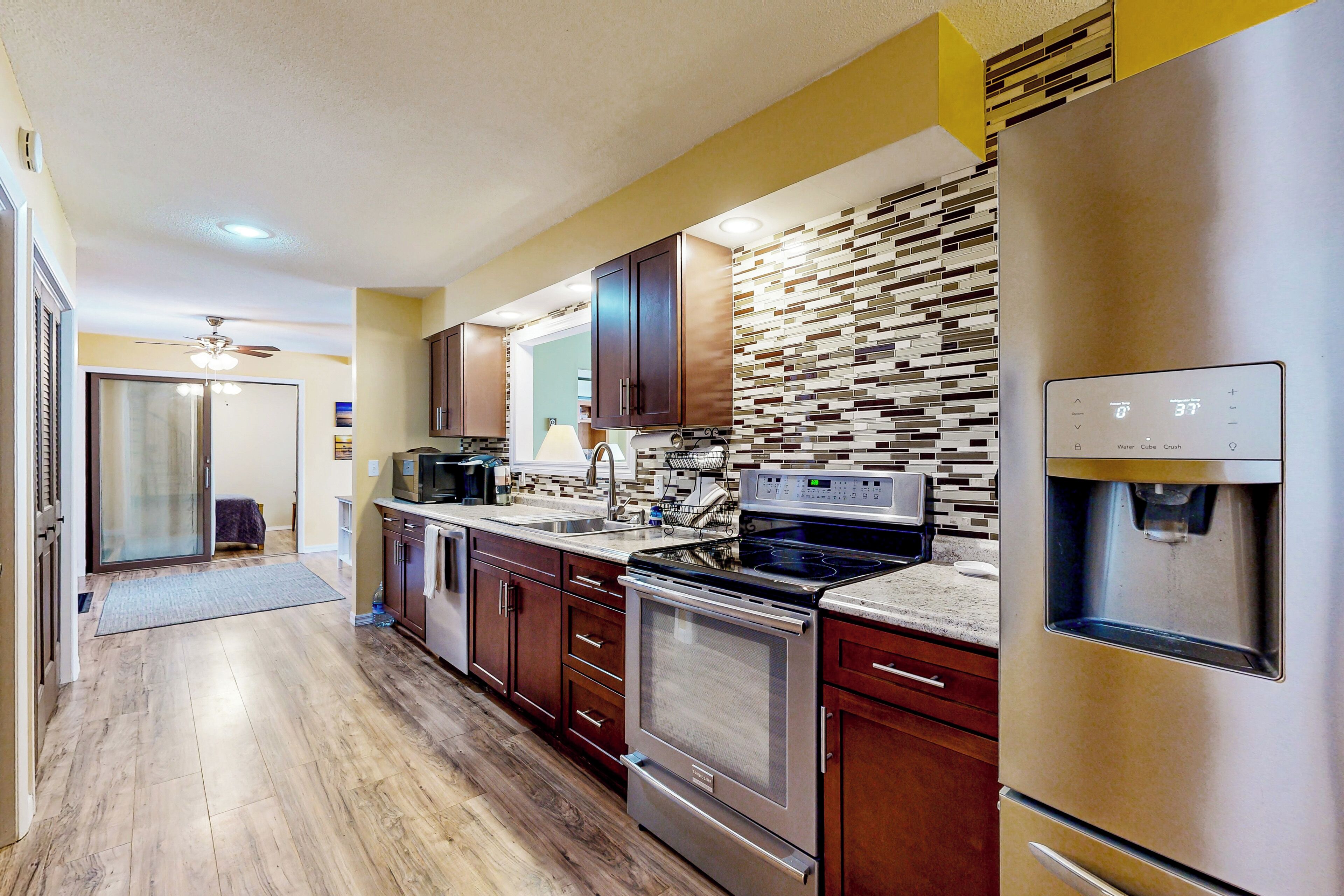 Fridge, microwave, stovetop, dishwasher