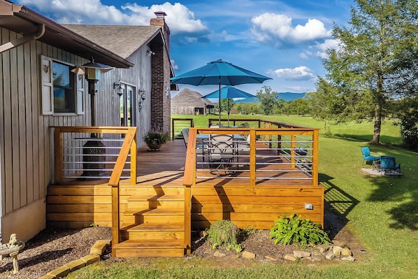 Terrace/patio - Dock! Riverfront Angler's Oasis in Elizabethton (Elizabethton)