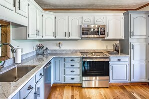 Fridge, microwave, stovetop, dishwasher - Dock! Riverfront Angler's Oasis in Elizabethton (Elizabethton)