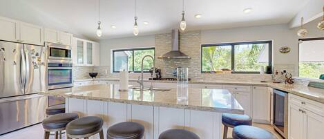 Fridge, microwave, stovetop, dishwasher