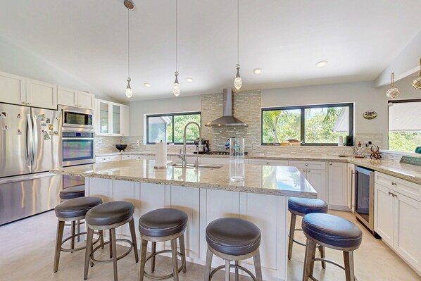 Fridge, microwave, stovetop, dishwasher