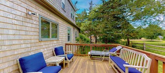 1 Mi to Dtwn Nantucket! Family Getaway w/ Deck