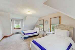 4 bedrooms, desk, iron/ironing board, internet