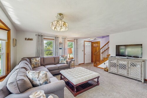 1 Mi to Dtwn Nantucket! Family Getaway w/ Deck