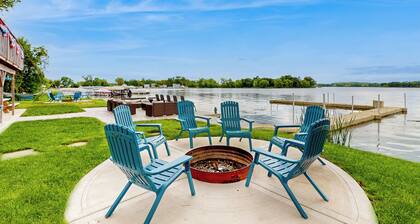 Waterfront Fun! Group Getaway on Lake Marie