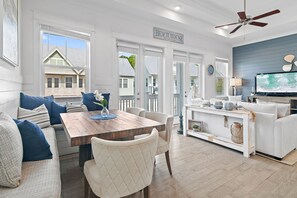 Smart TV, stereo - Steps to Big Chill, family-friendly in Watersound, FL + Golf Cart + Resort Pools (Inlet Beach)