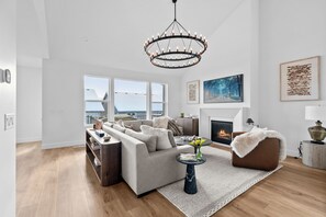 Smart TV, fireplace - New Luxury 6BR Mountain Home Minutes from Snowbasin 4,100 Sq Ft w/Mountain Views (Mountain Green)