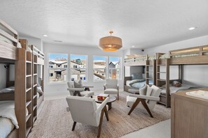 Iron/ironing board, free WiFi, bed sheets - New Luxury 6BR Mountain Home Minutes from Snowbasin 4,100 Sq Ft w/Mountain Views (Mountain Green)