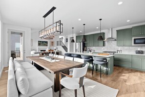 Interior - New Luxury 6BR Mountain Home Minutes from Snowbasin 4,100 Sq Ft w/Mountain Views (Mountain Green)