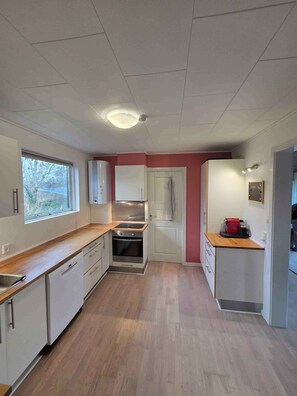 Refrigerador, horno, parrilla de estufa y lavavajillas 