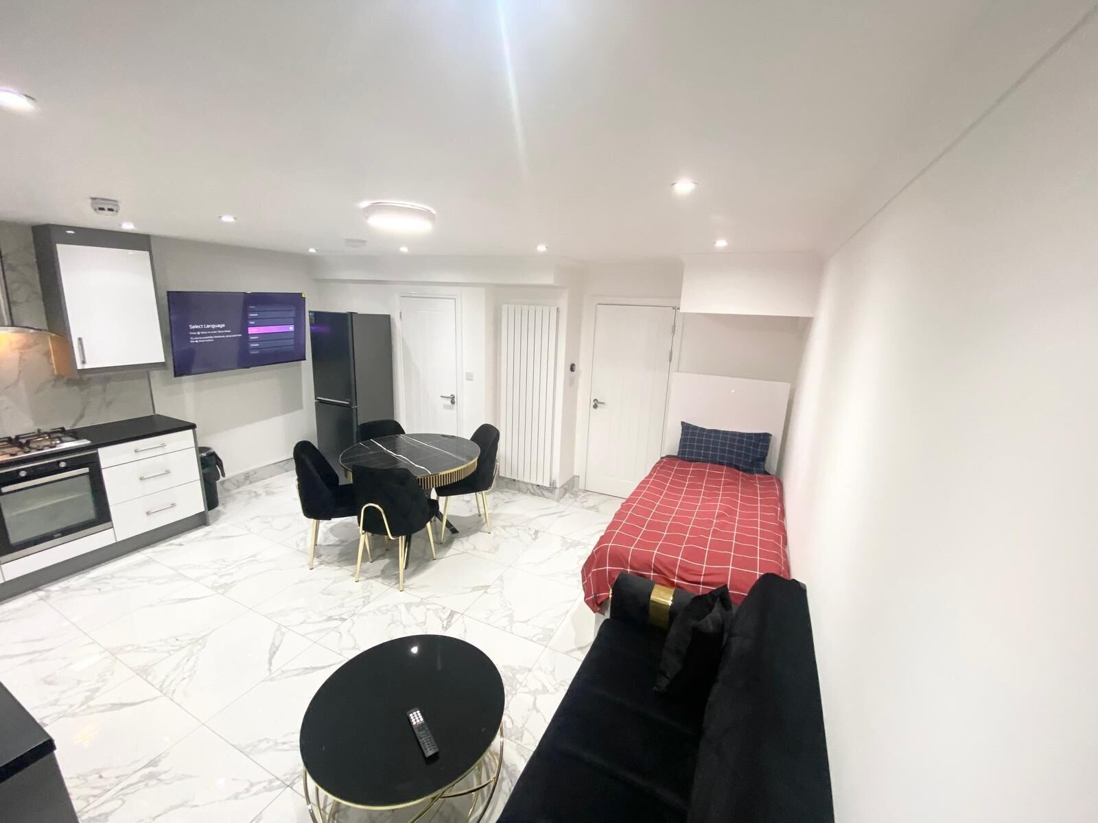 Iron/ironing board, Internet, bed sheets