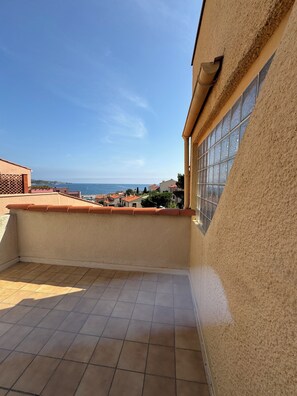 Property grounds - 5min walk from the beach, private parking space, furnished for tourism **. (Banyuls-sur-Mer)