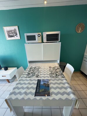 Dining - 5min walk from the beach, private parking space, furnished for tourism **. (Banyuls-sur-Mer)