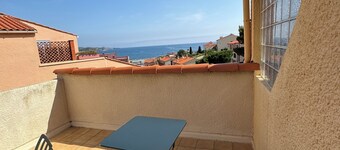 5min walk from the beach, private parking space, furnished for tourism **.