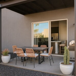 تناول الطعام بالخارج