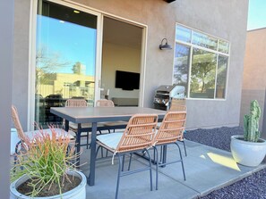 Outdoor dining - Private Cave Creek Hideaway 1 Block from Downtown Restaurants and Shops! (Cave Creek)