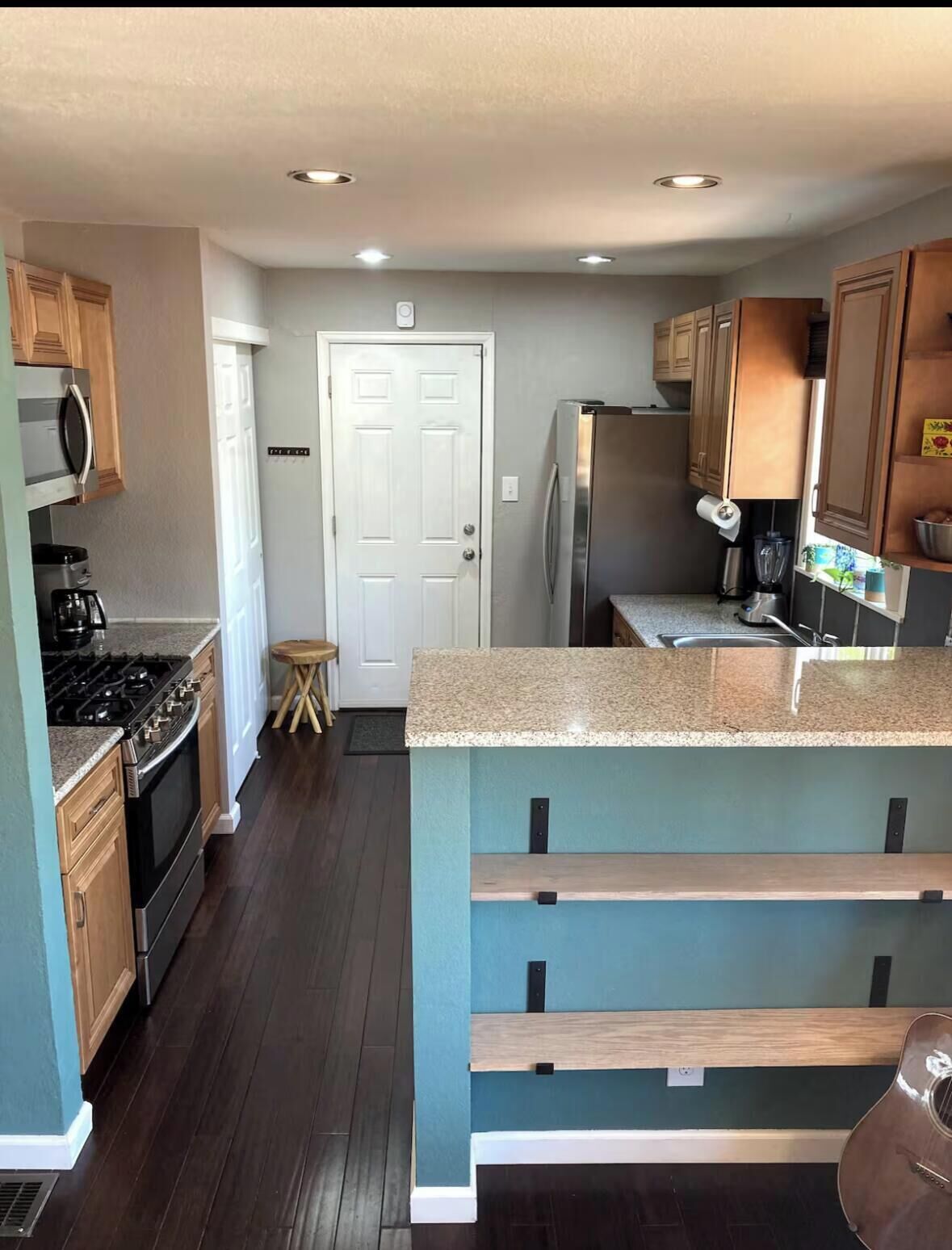 Microondas, horno, placa de cocina, lavavajillas