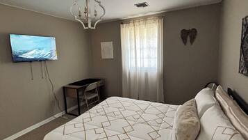 3 bedrooms, free WiFi, bed sheets, wheelchair access