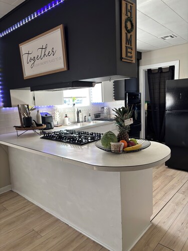 Southern Charm - 3 Bedroom home on the Mardi Gras parade route.Sleeps 8