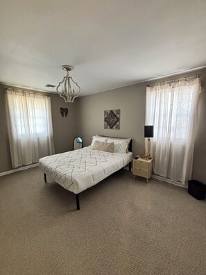 3 makuuhuonetta, ilmainen Wi-Fi, vuodevaatteet, pääsy pyörätuolilla