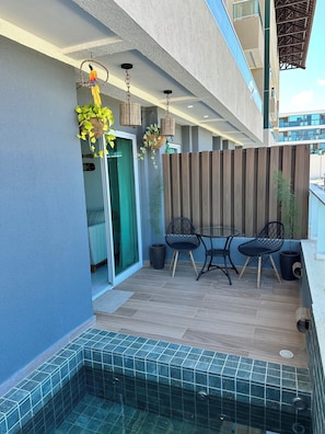 Outdoor dining - Flat Brisa Cupe, private pool 180 meters from the natural pools of Cupe. (Ipojuca)