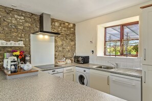 Kühlschrank, Mikrowelle, Ofen, Geschirrspüler