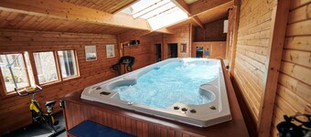 A countryside retreat for families and friends, with exclusive use of a pool