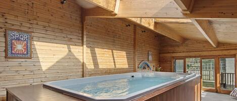 Indoor spa tub