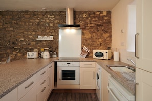 Réfrigérateur, micro-ondes, four, lave-vaisselle