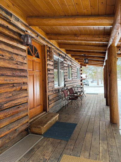 Charming Miller Cabin in McCall! Sauna, utilities, snow removal, pet friendly!
