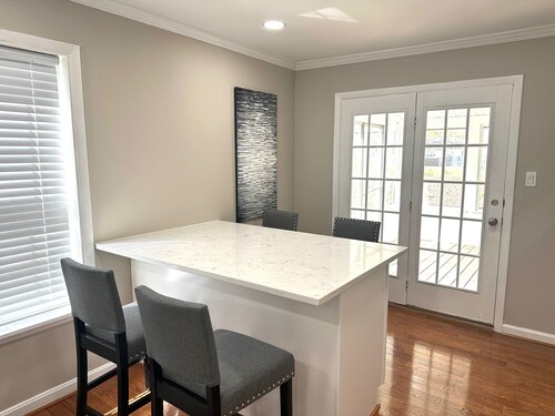 Beautiful 3 BRs 2 Baths 15 min to DC