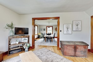 Interior - Bring Your Pup! Historic Family Home in Darlington (Darlington)