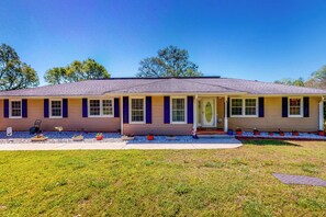 Exterior - Danielsville Home on Sprawling Acreage w/ Views! (Danielsville)