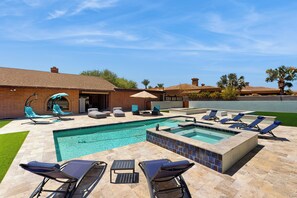 A heated pool - Practice Putts & Lounge Poolside! Scottsdale Home (Scottsdale)