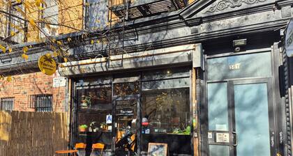 Luxury 3BR Apartment in Bed-Stuy Brownstone with a Private Backyard