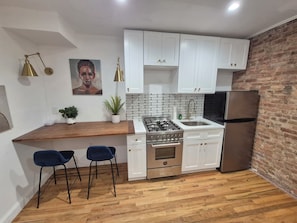 Coffee/tea maker, fridge, microwave, oven