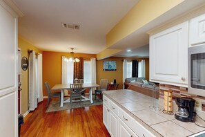 Interior - 2BR Riverfront Townhome w/ Balcony & Boat Dock (New Roads)