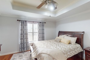 2 bedrooms, iron/ironing board, internet, bed sheets