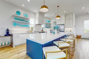 Fridge, microwave, stovetop, dishwasher - Gulf-View Beach House w/ Pointe West Resort Perks (Galveston)