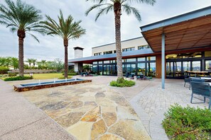 屋外ダイニングエリア