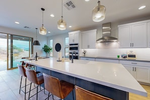 Fridge, microwave, stovetop, dishwasher - Mtn-View Patio & Resort Perks: Verde River Retreat (Rio Verde)