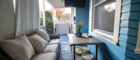 Smart TV, table tennis