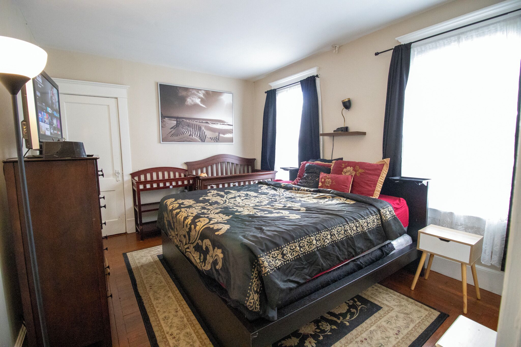 2 habitaciones, escritorio, tabla de planchar con plancha y wifi gratis 